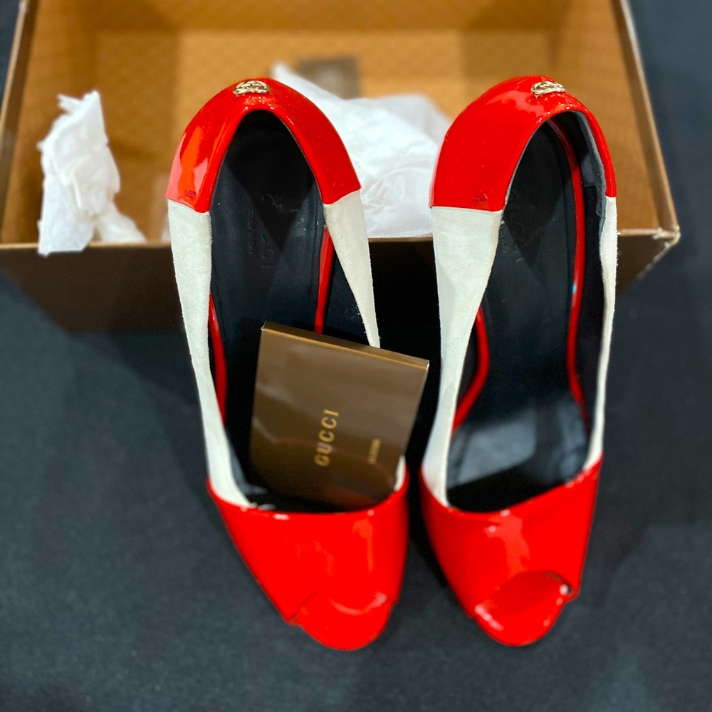 Gucci red and white peep toe heels size 9